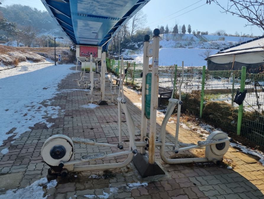 시화커뮤니티센터 주변 야외운동기구 1