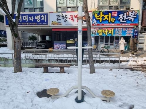 동심어린이공원 맞은편 야외운동기구 1