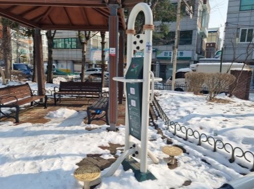 송정어린이공원 야외운동기구 1