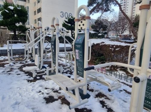 동산어린이공원 야외운동기구 1