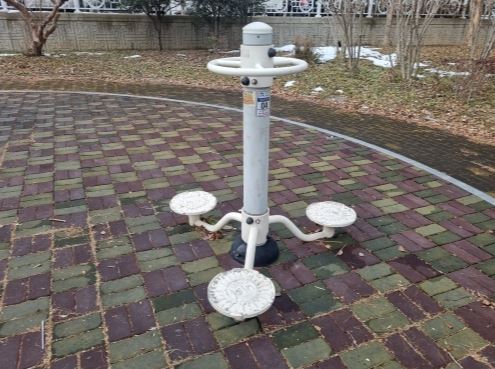 신용어린이공원 야외운동기구 1