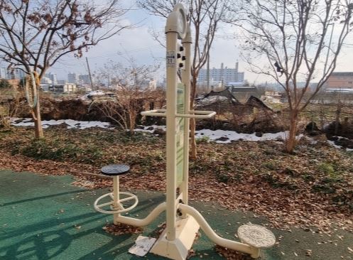 용봉동엘리체아파트 야외운동기구 1