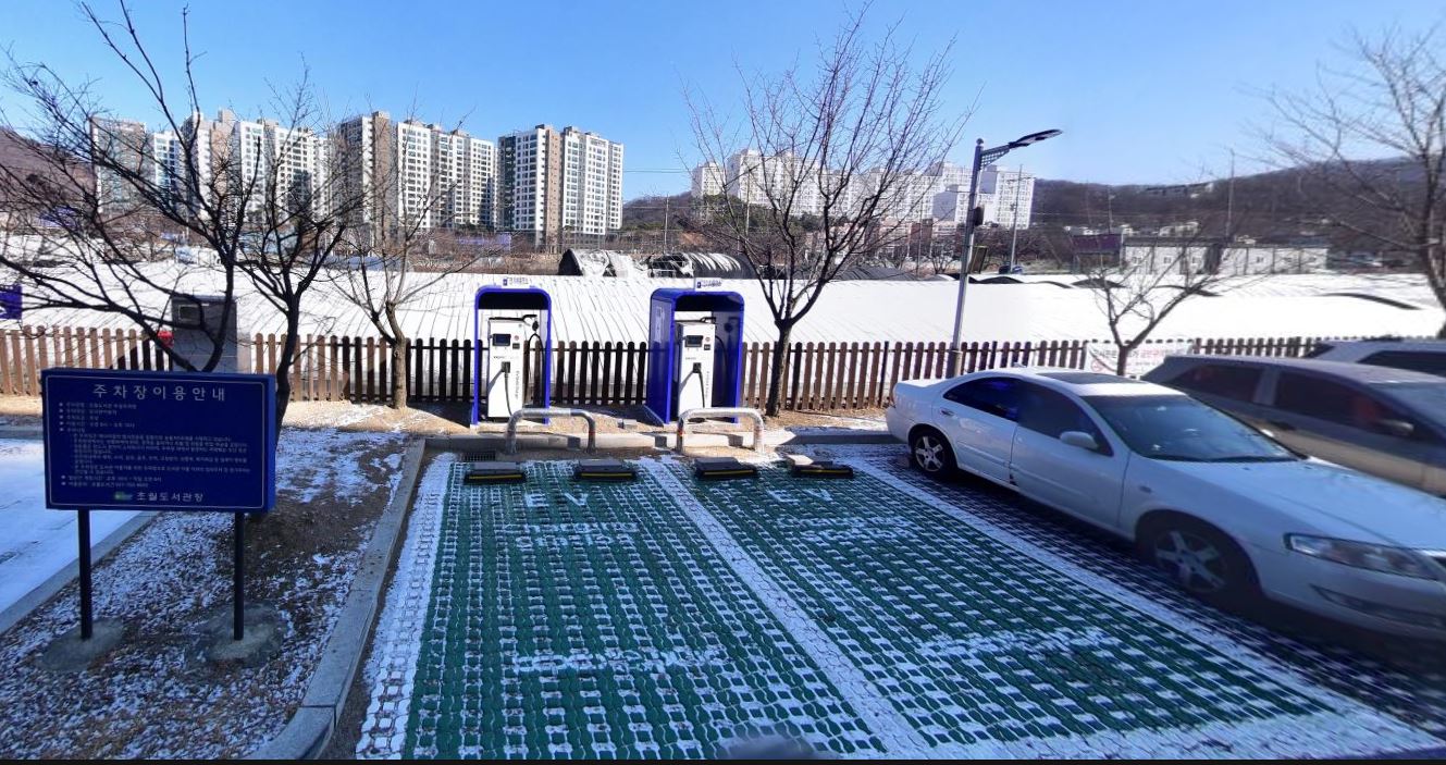 초월도서관 주차장 내 전기차충전소 1