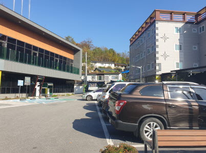 하망동 행정복지센터 전정 주차장