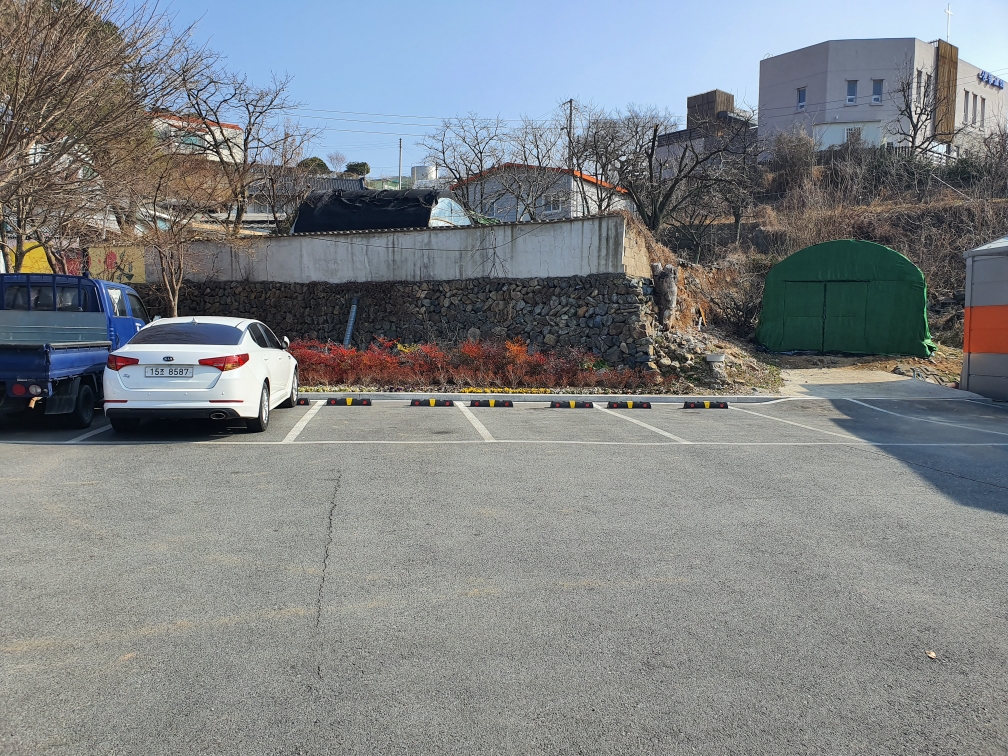 상동면행정복지센터 본관 앞 2