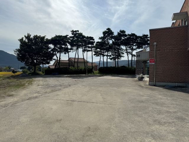 마산면복지회관 본관앞 주차장 2