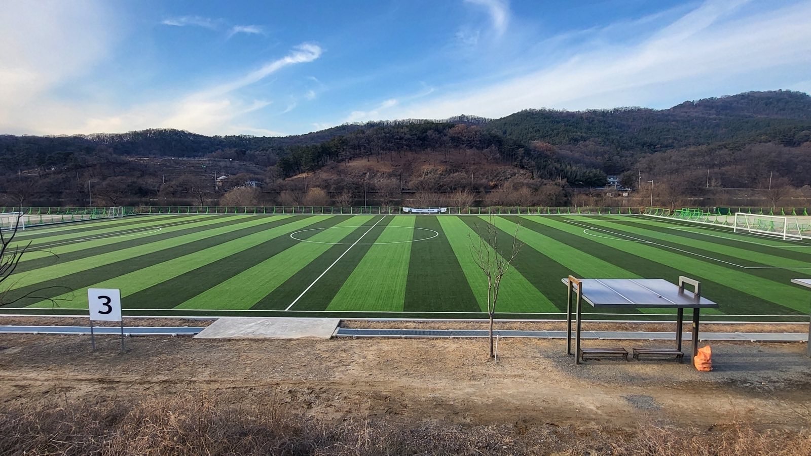 금호강변 검단축구장