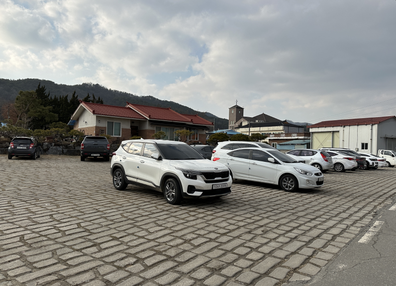 홍산시장 입구 주차…
