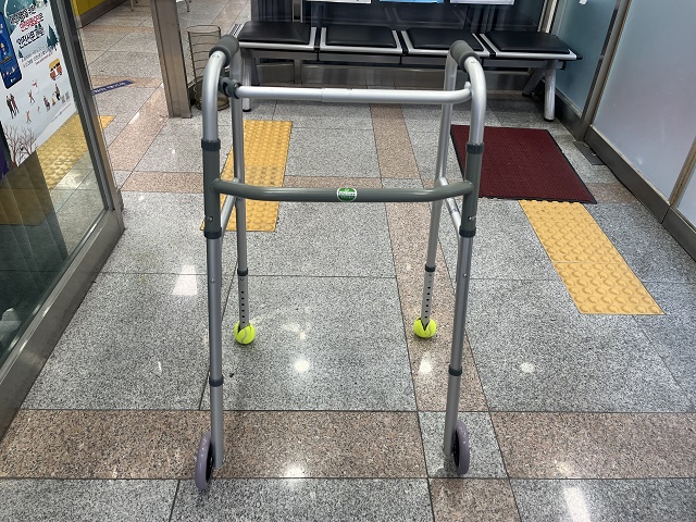 성인용 보행기 2