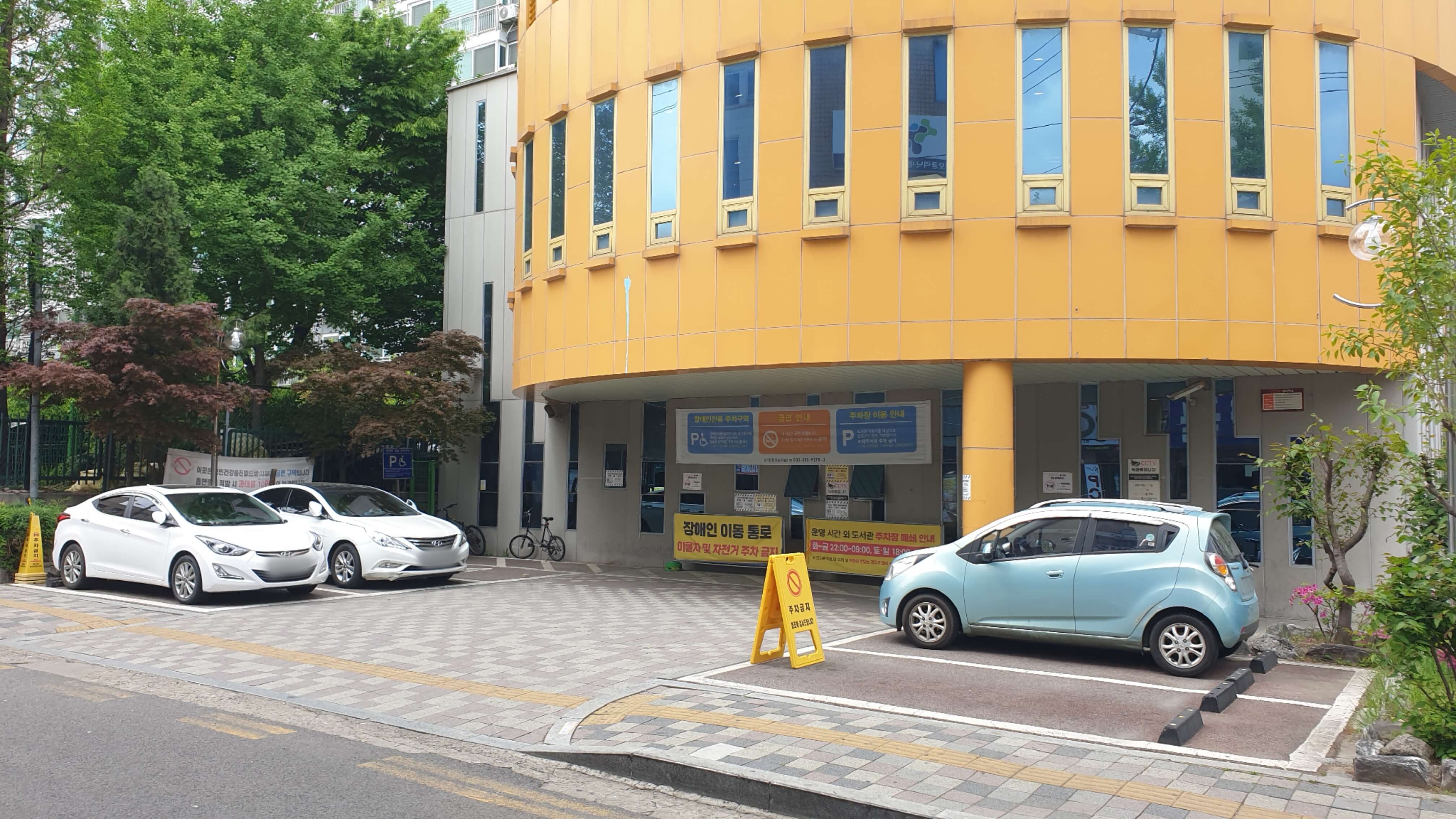 청천도서관 주차장 …