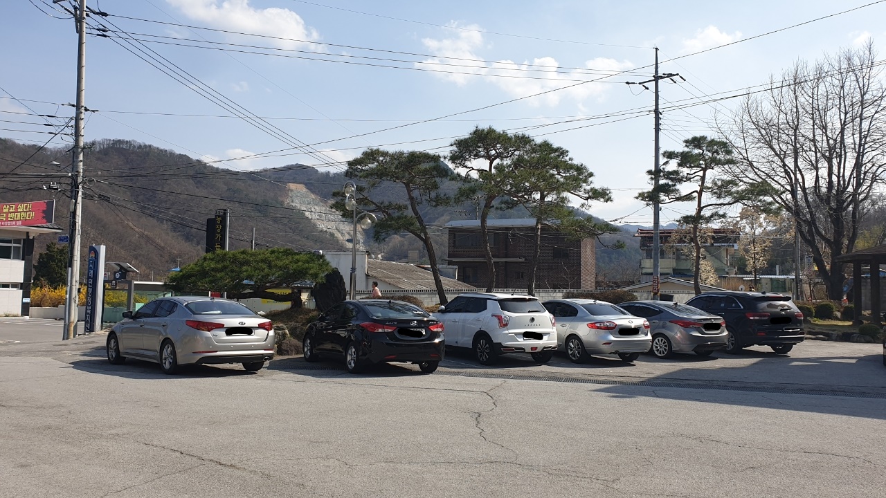 지례면사무소 본관앞…
