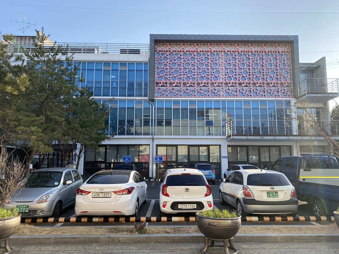동천동행정복지센터 건물뒤편 2