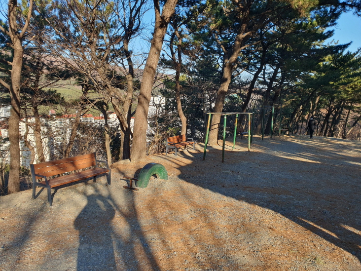 황령산 임도 교차지점 동네체육시설 1