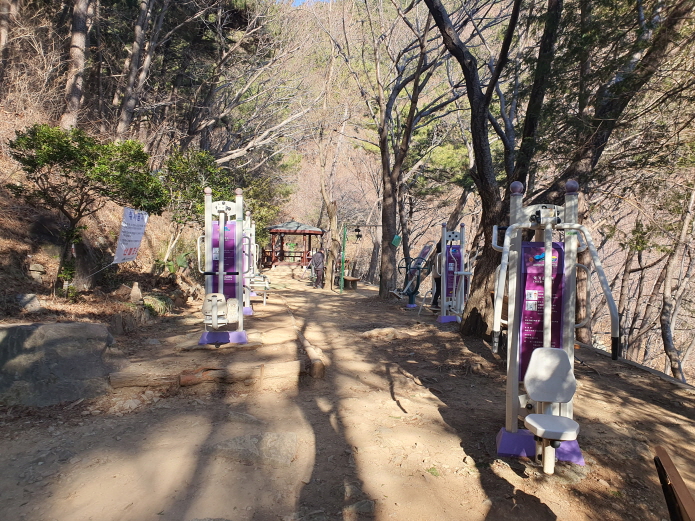 안창약수터 동네체육시설 1