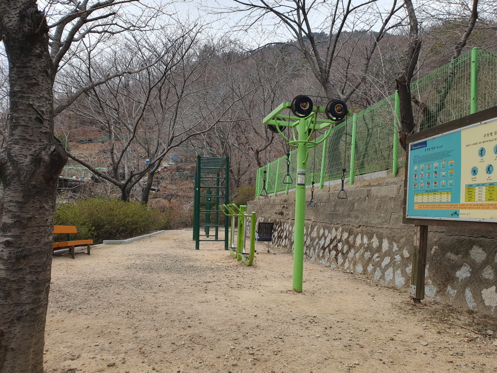 성암사 뒤 동네체육시설 1