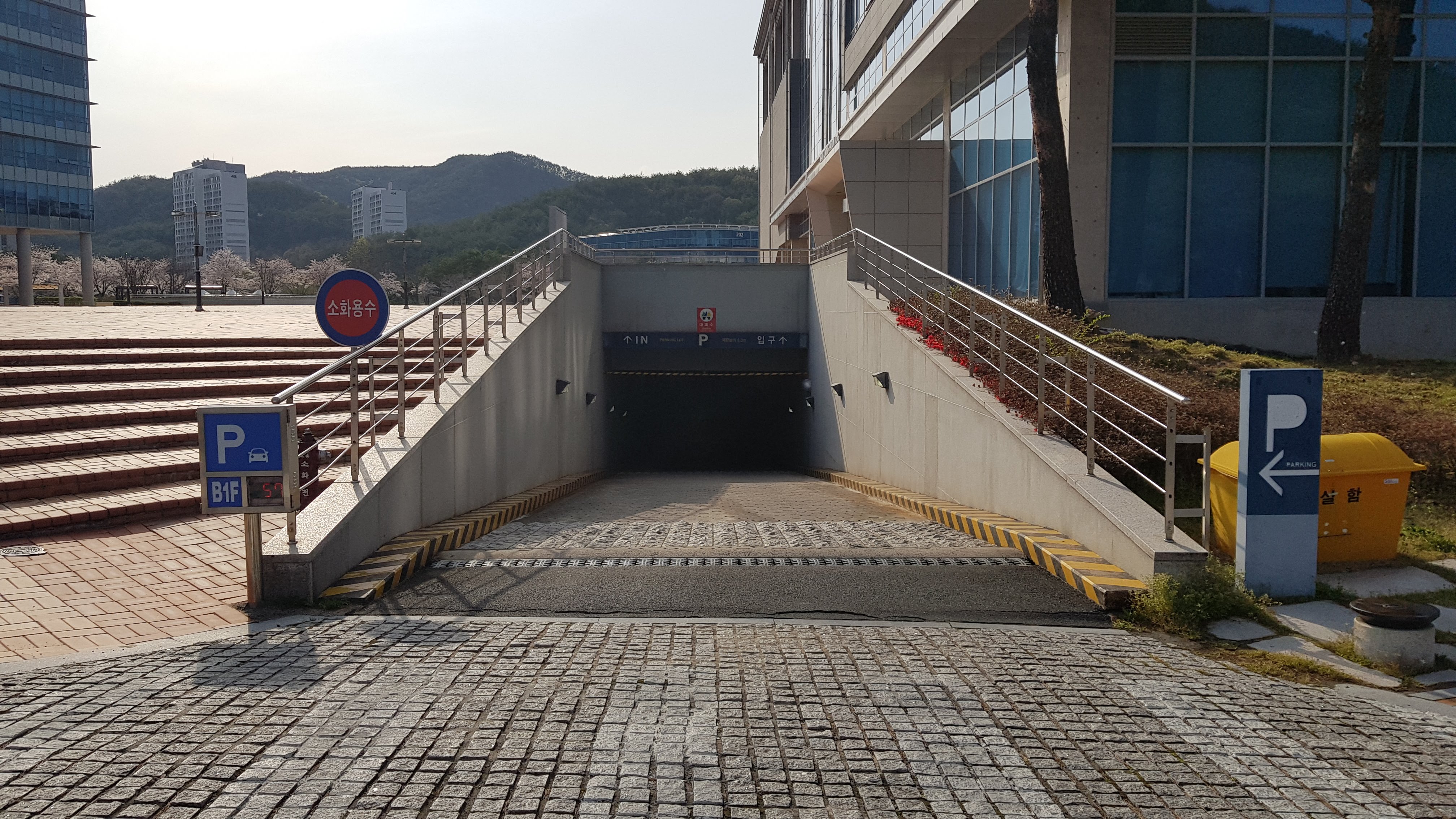 울산과학기술원 주차장(102동 공학관 , 대학본부, 체육관) 2