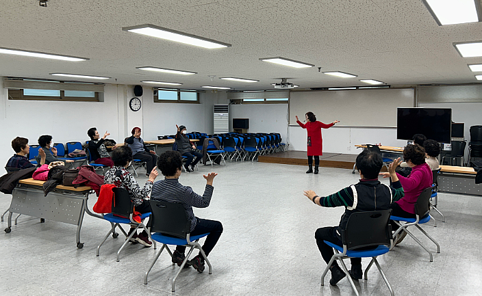 문현2동 실버놀이교실(주민자치프로그램) 1