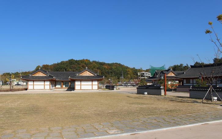 한의마을 잔디마당 1