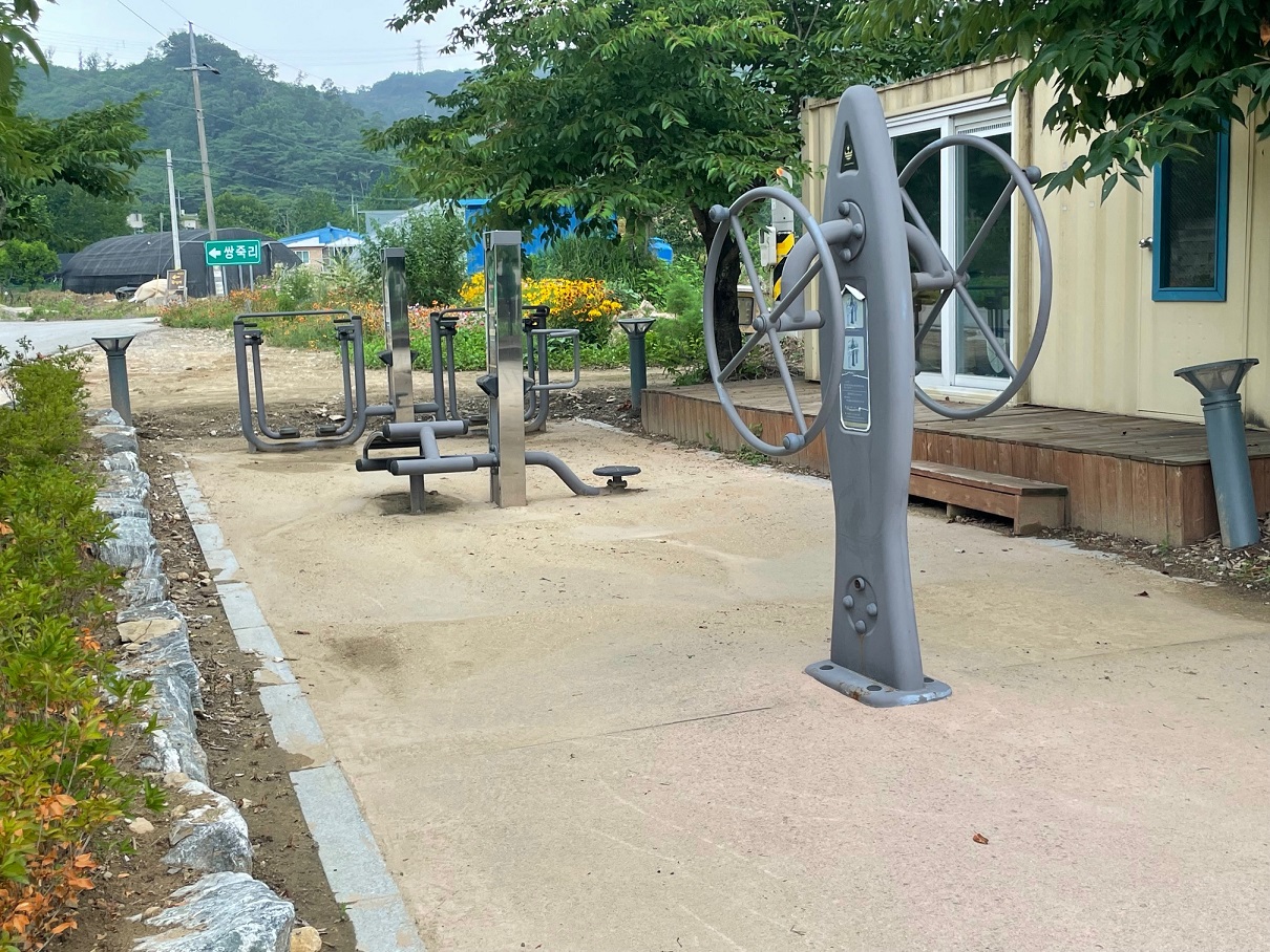 염치읍 동정리 야외운동기구 1