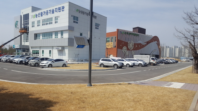 농업기술센터(유기농산업복합서비스지원단지) 주차장 1