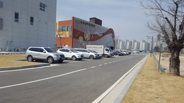 농업기술센터(유기농산업복합서비스지원단지) 주차장 2