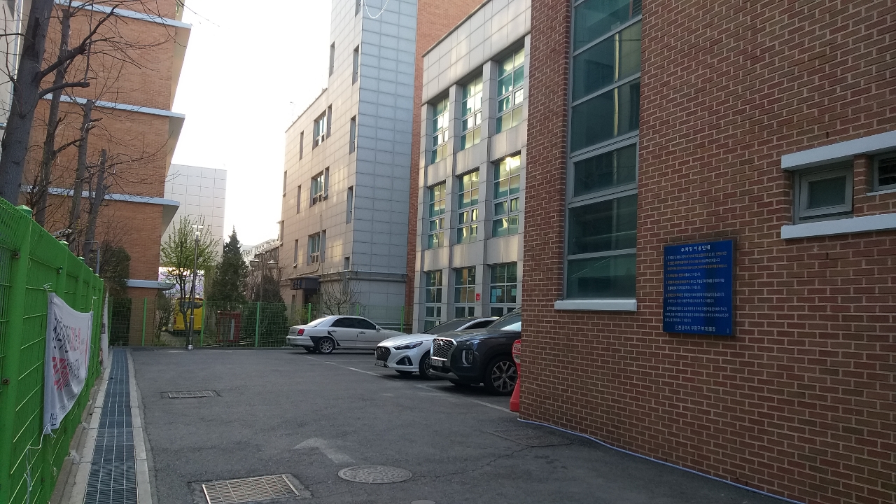 부개1동행정복지센터 본관 앞, 뒤 주차장 1