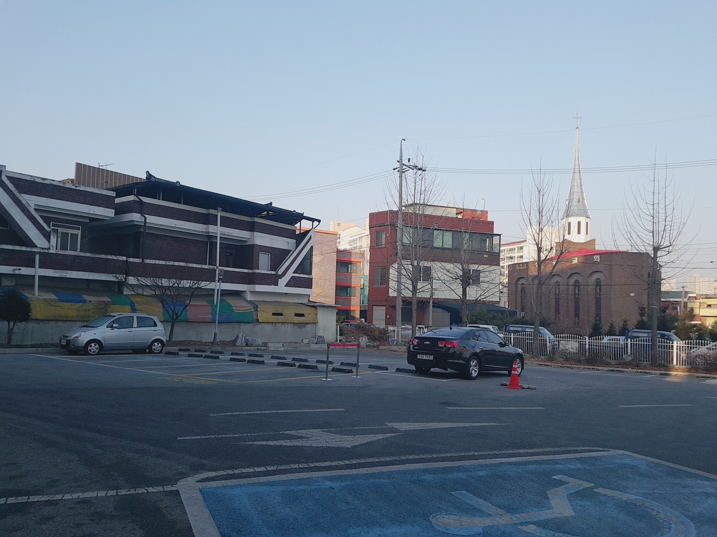 대전지방고용노동청 충주지청 충주고용센터 주차장(본관 뒤)