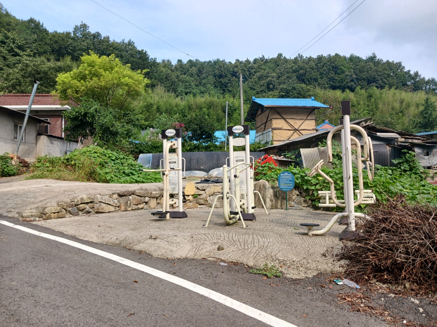 야외운동기구(적상면 상유마을 마을안길) 1
