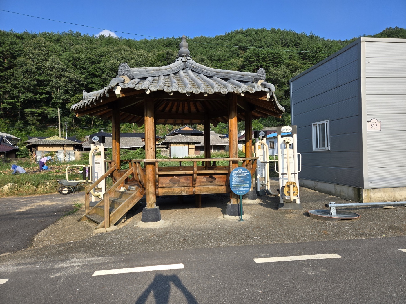 야외운동기구(적상면 하조마을 마을회관) 1