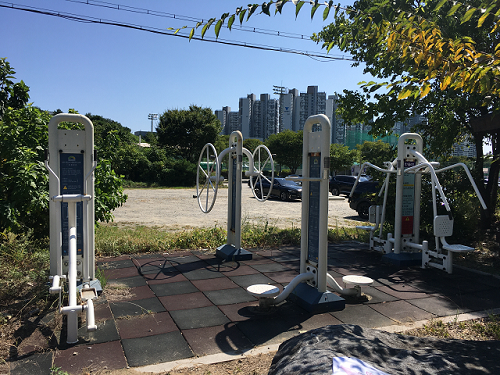 용정동 용정축구공원 옆 동네체육시설 1