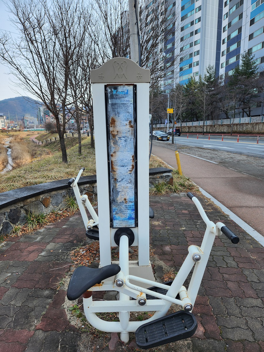 용암동 영운천변 동네체육시설 3