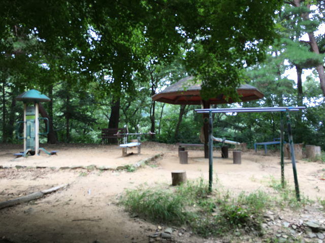 수동 우암산 등산로2 동네체육시설 3