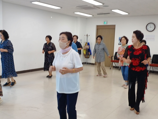 노인사회화교육 프로그램(라인댄스초급) 1