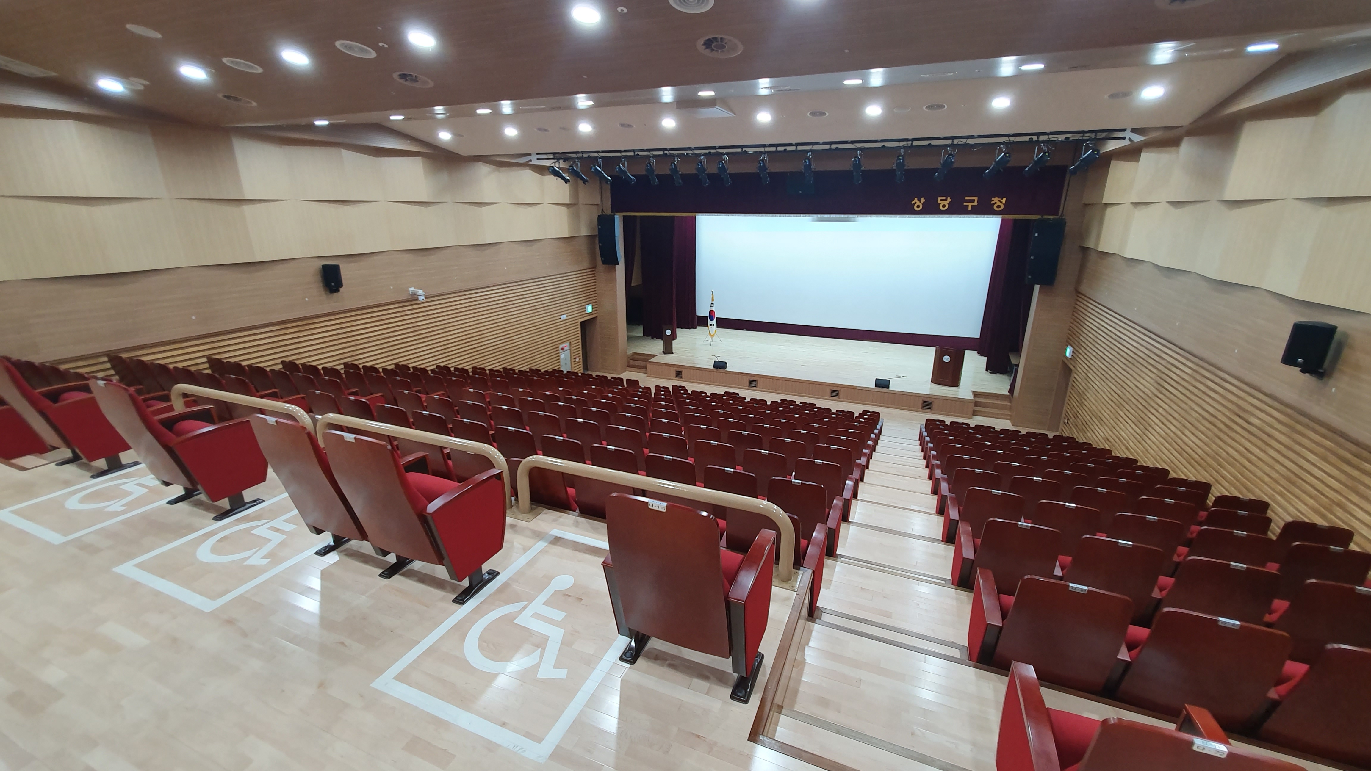상당구청 본관1층(공연장) 3