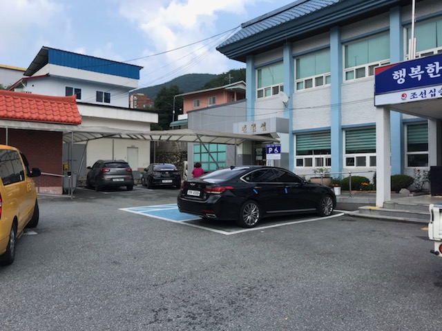 가야면사무소 본관 앞 2