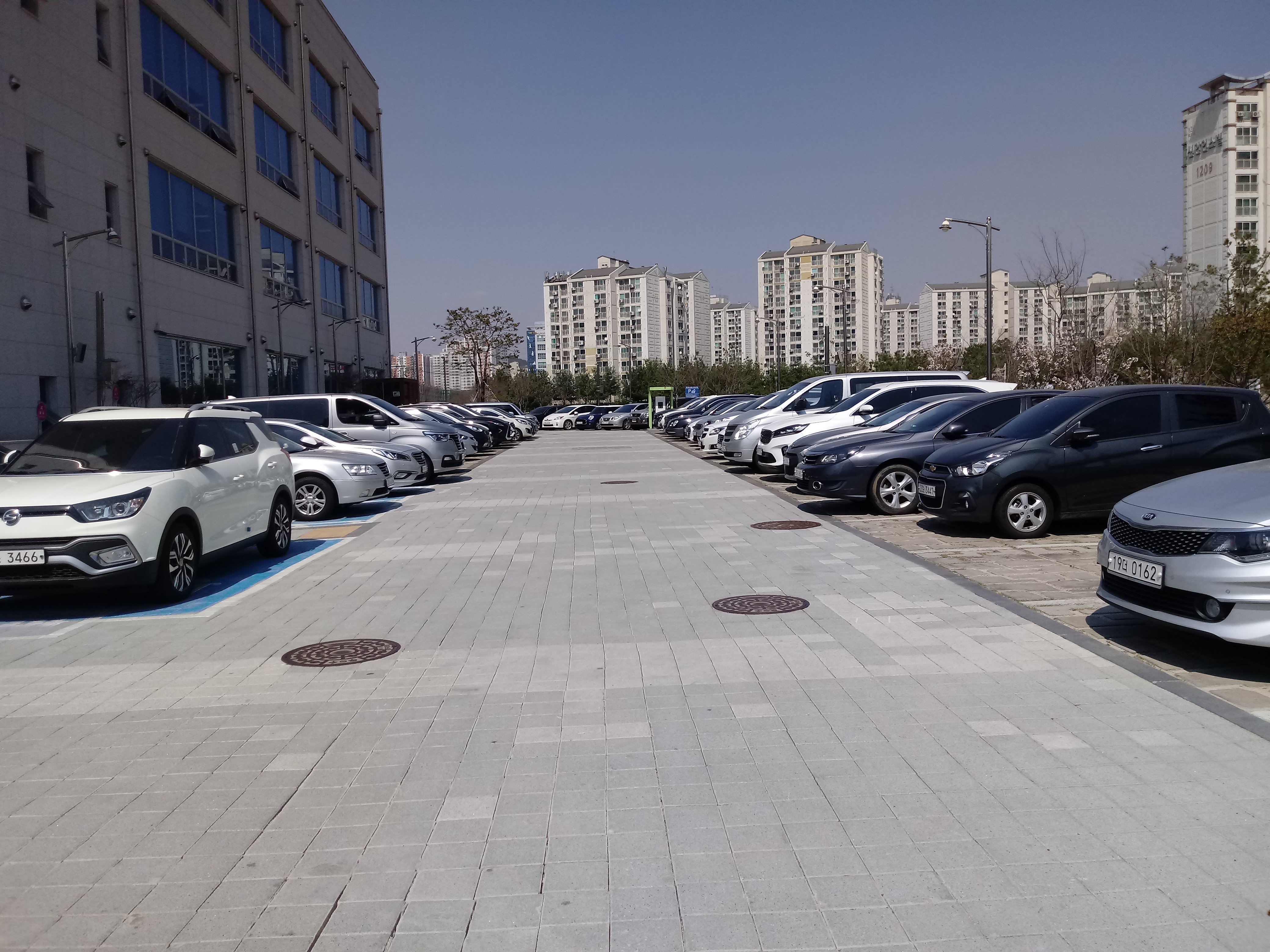 국민건강보험공단 시흥지사 지상주차장 1