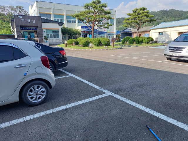 초계면사무소 본관 앞 2