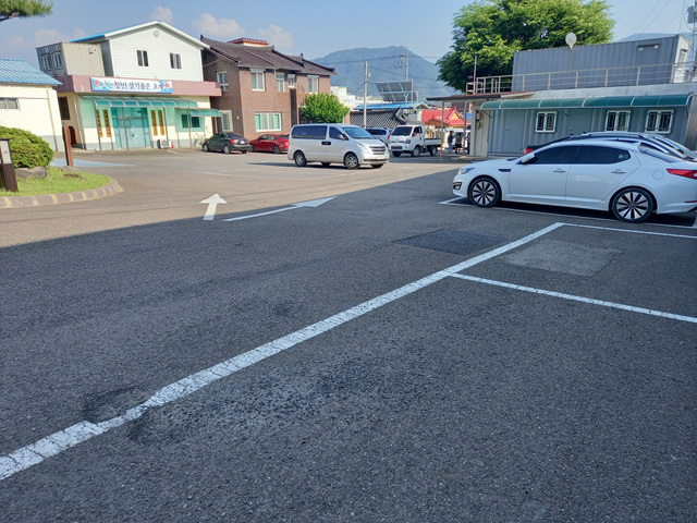 초계면사무소 본관 앞 3