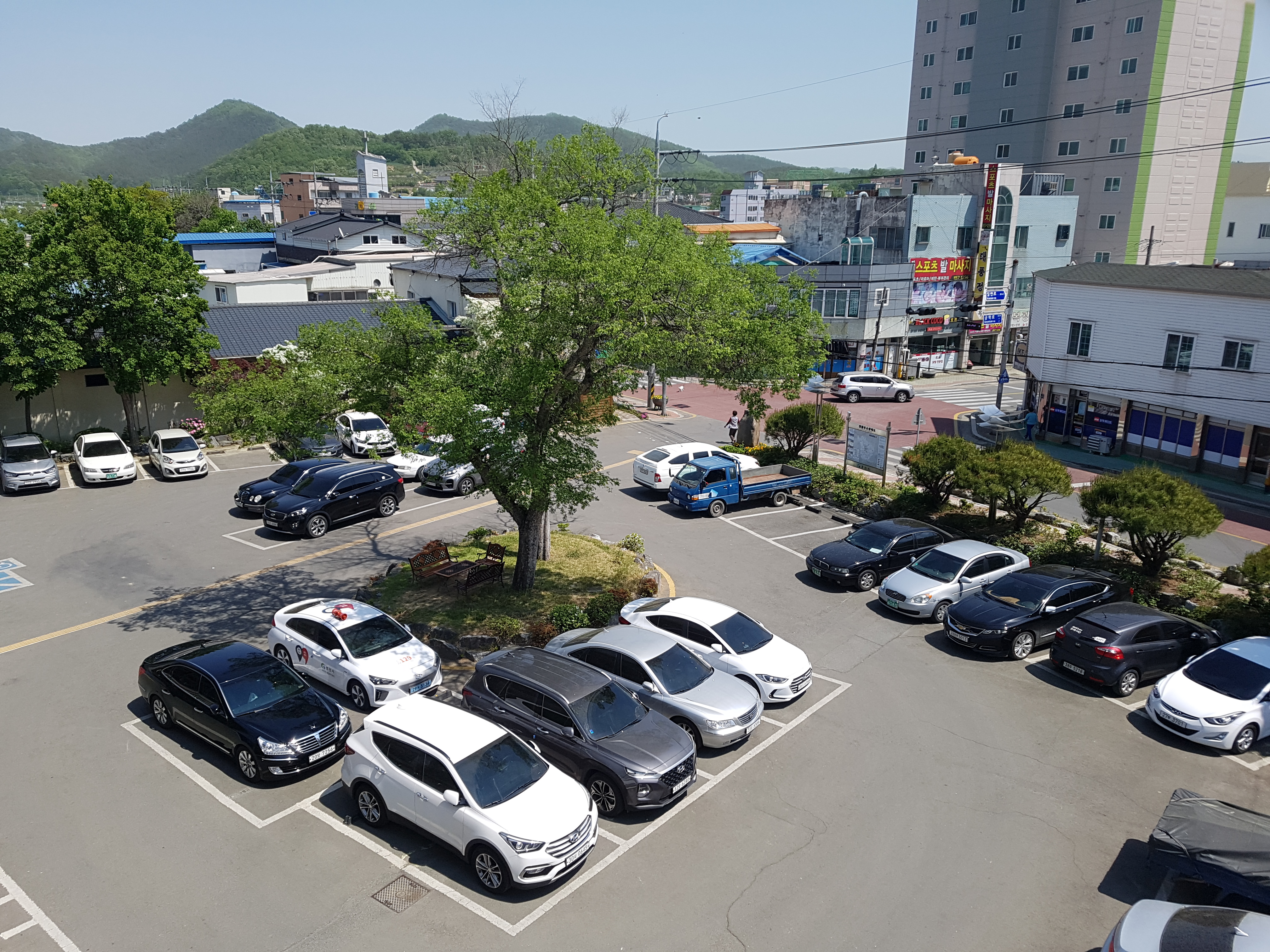 자인면행정복지센터 본관앞 2