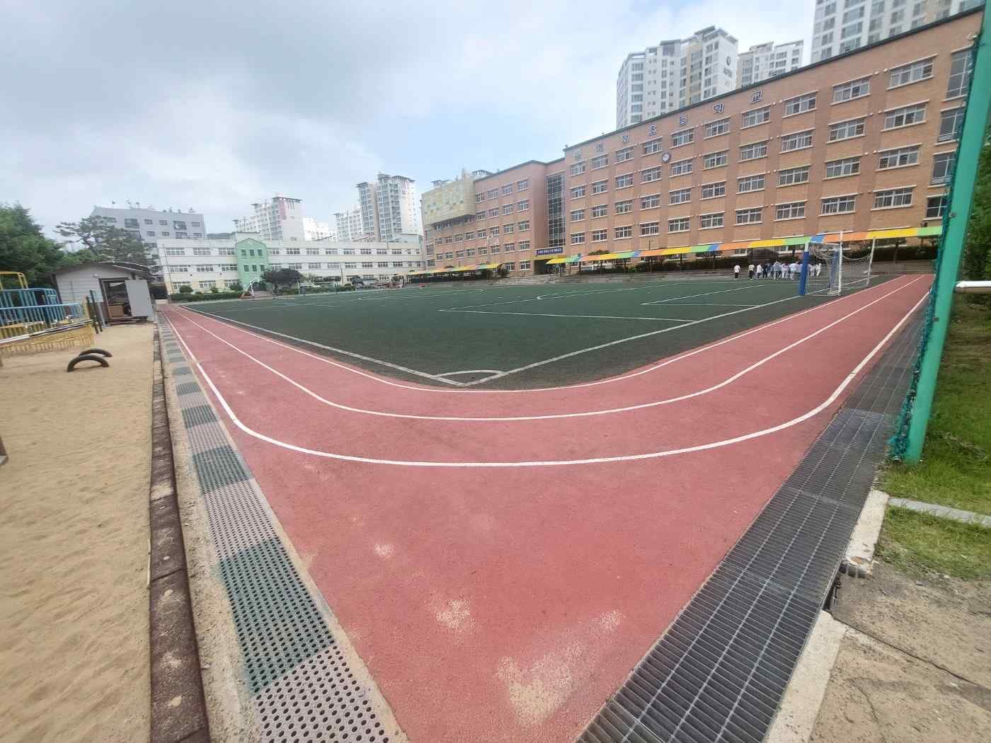 어정초등학교 운동장 2