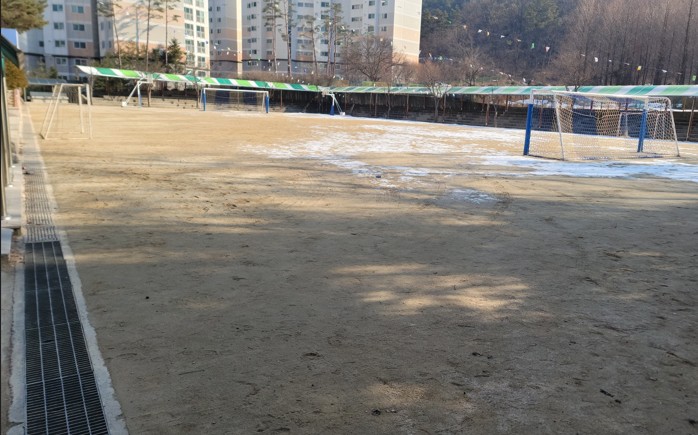 용신중학교 운동장 1