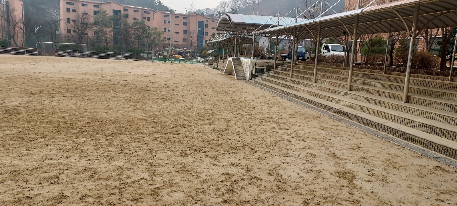 용천중학교 운동장 3
