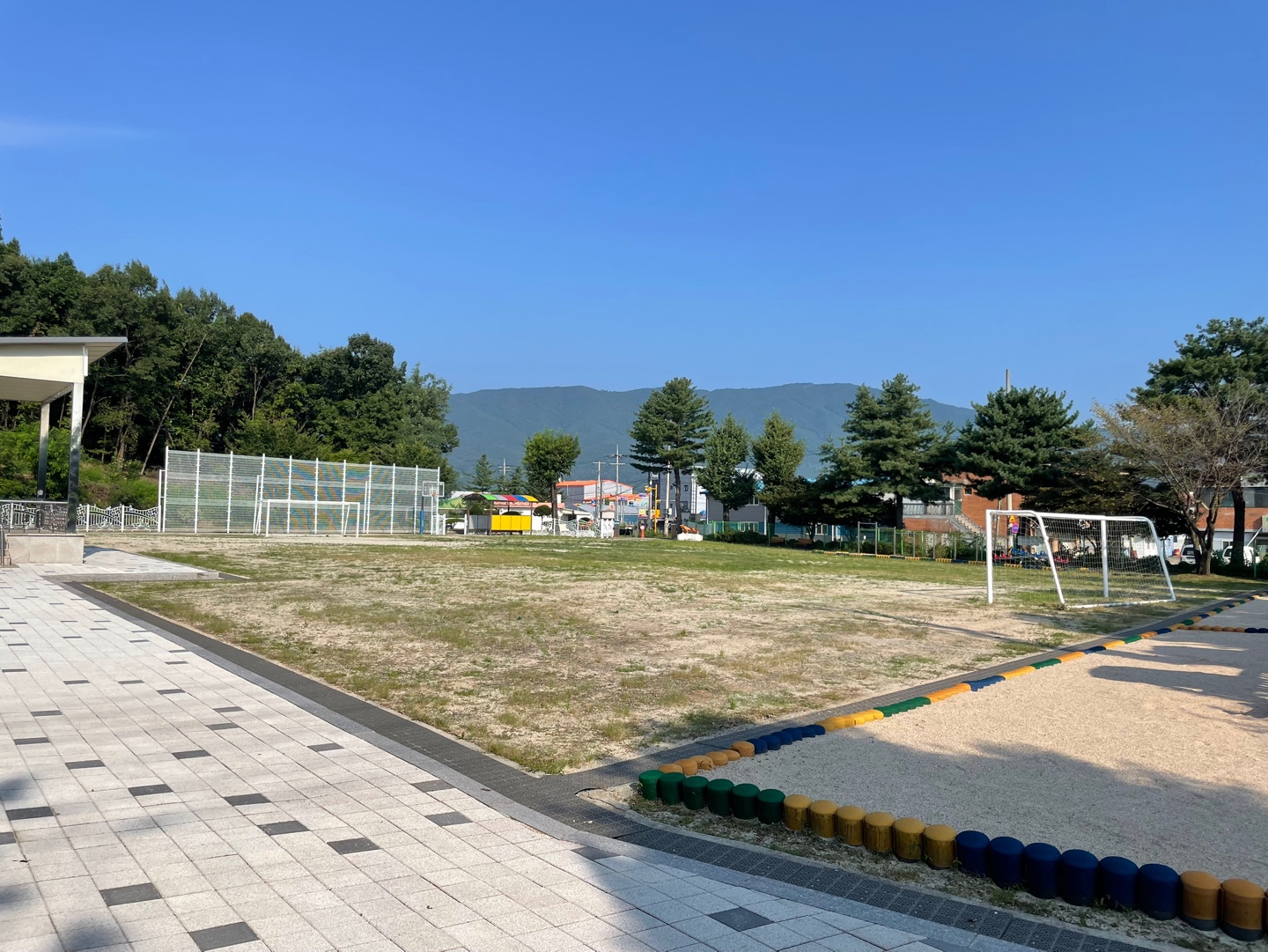 유암초등학교 운동장 1