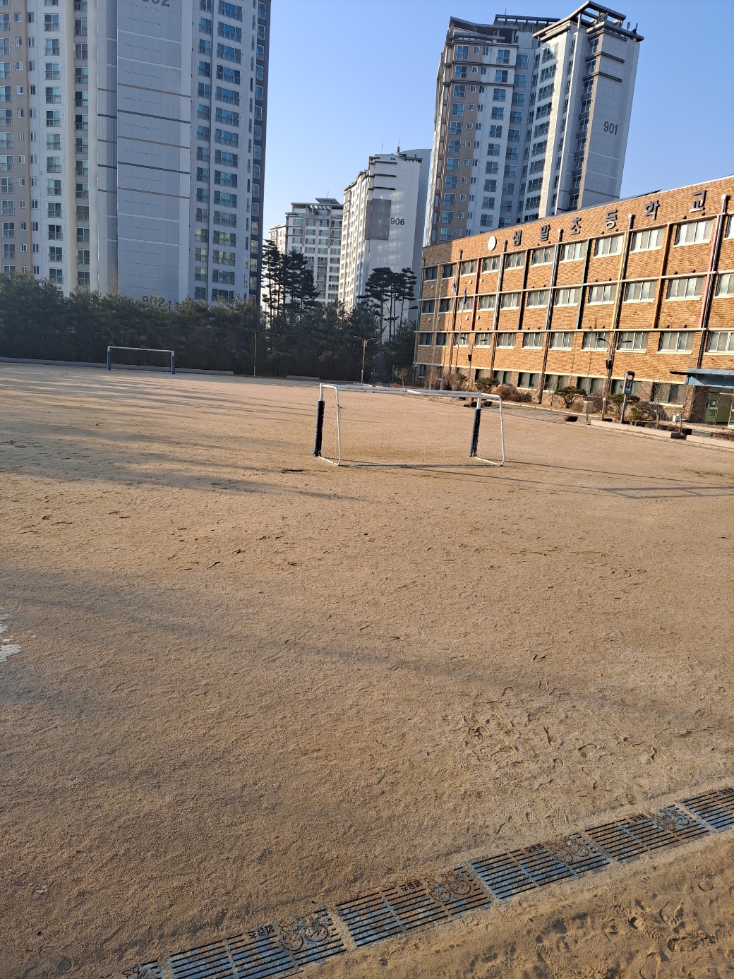 샘말초등학교운동장 1