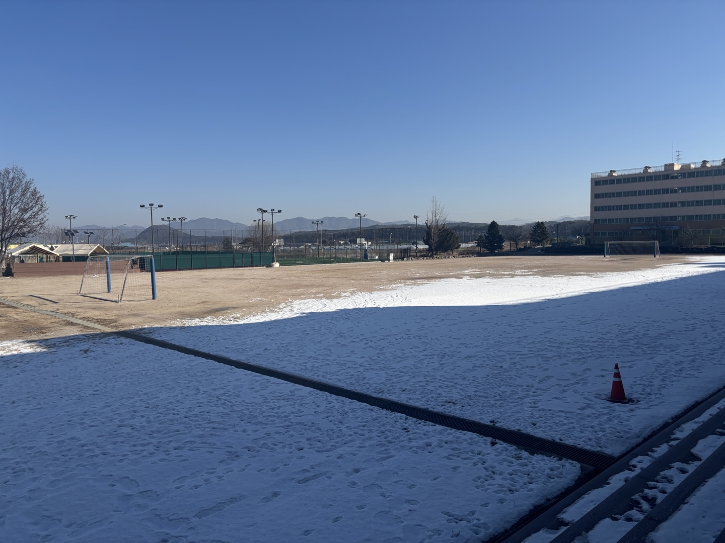 관인고등학교 운동장 1