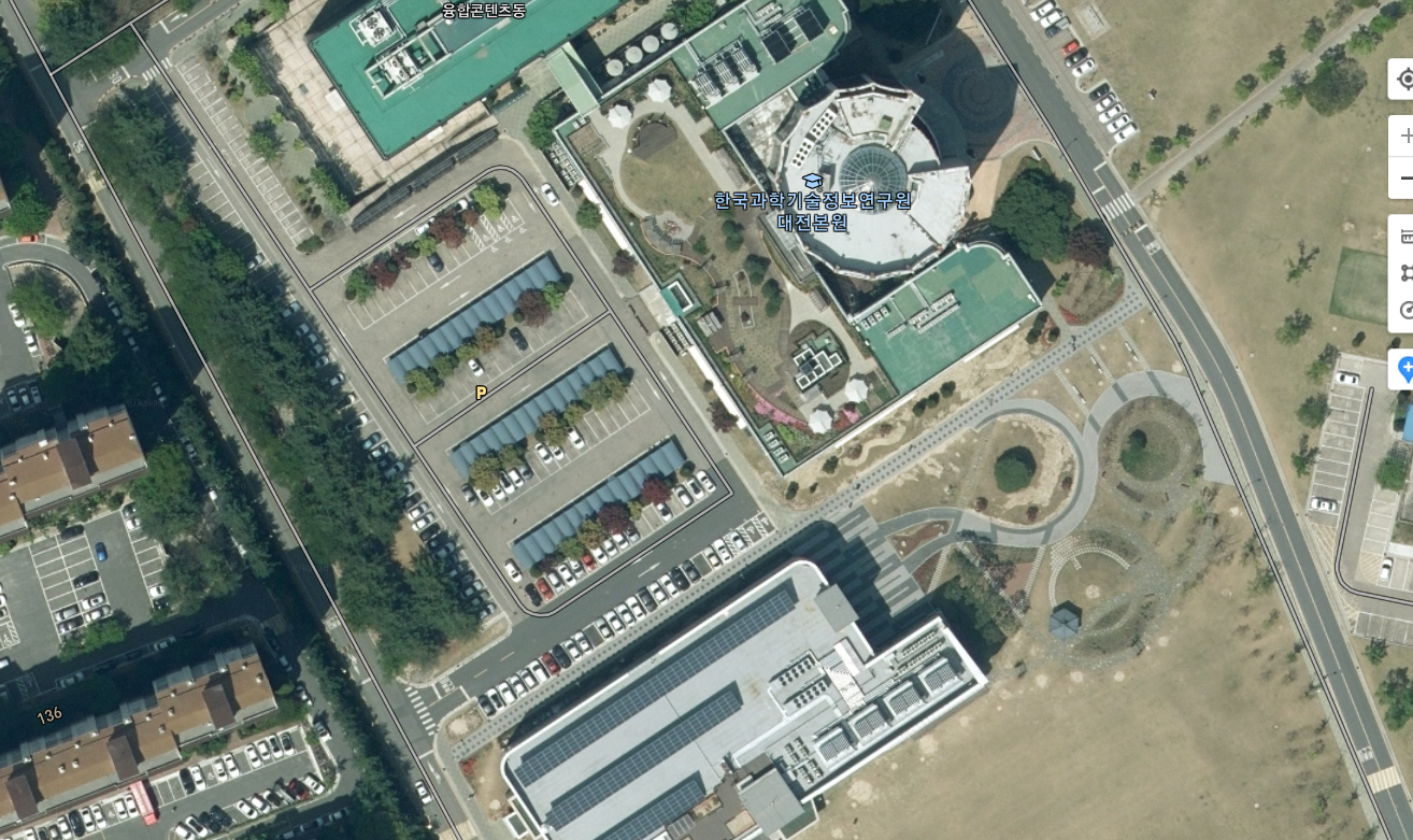 한국과학기술정보연구원 본관 뒤 1