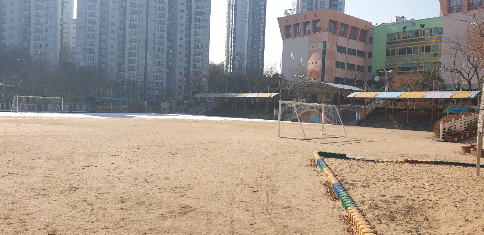 언남초등학교 운동장 1