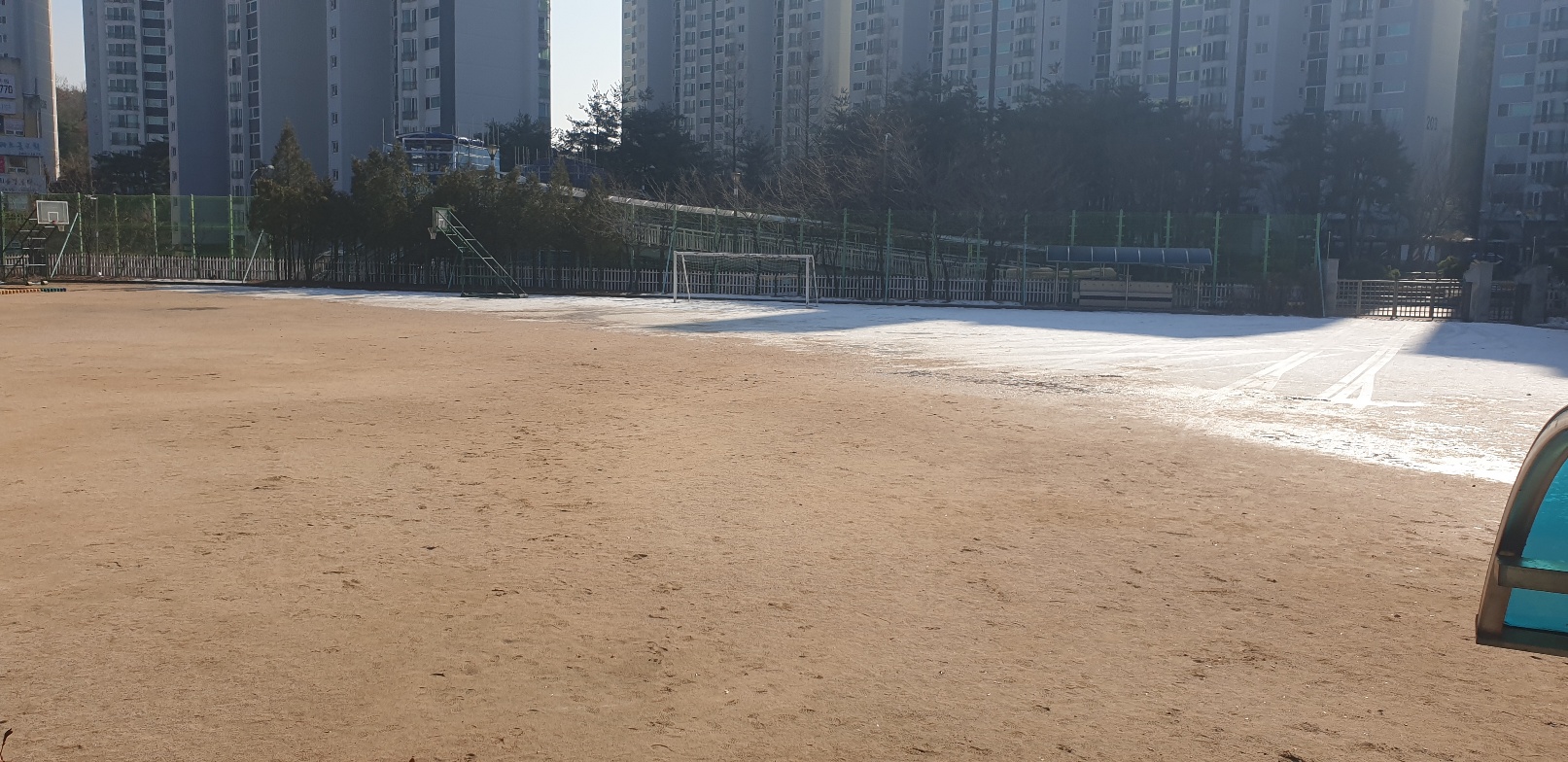 언남초등학교 운동장 2