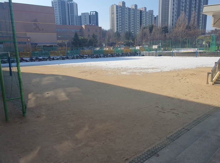 송우중학교 운동장 1