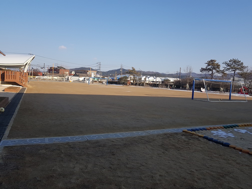 남촌초등학교 운동장 1